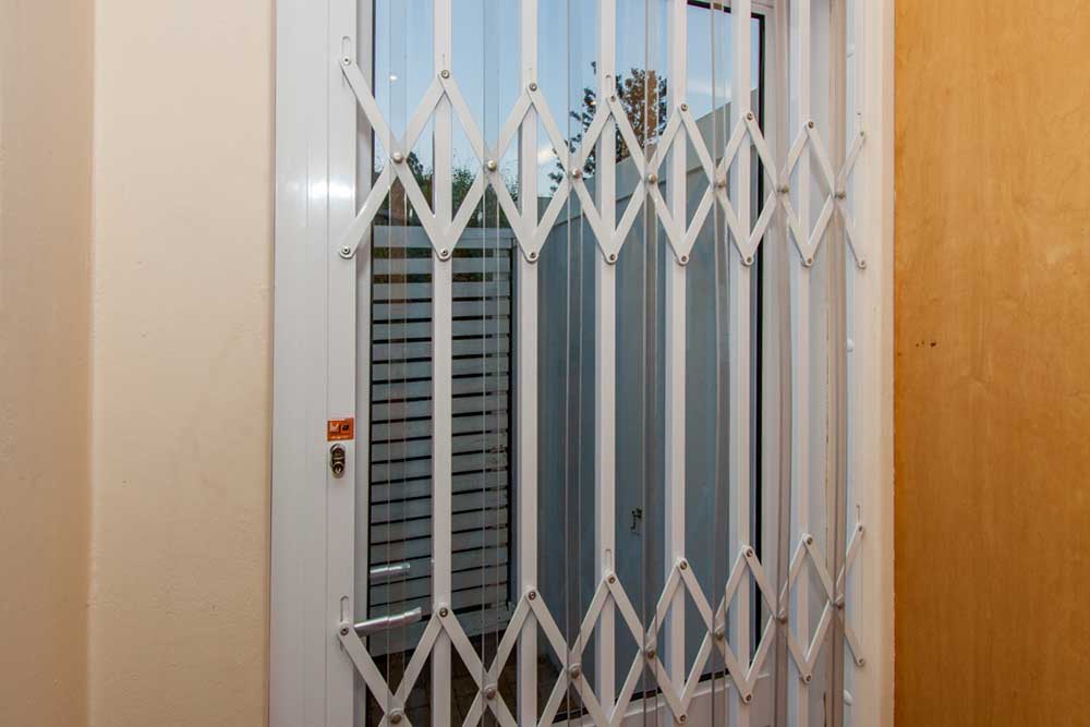 Retractable Windows: Your Complete Sliding Safety Guide!