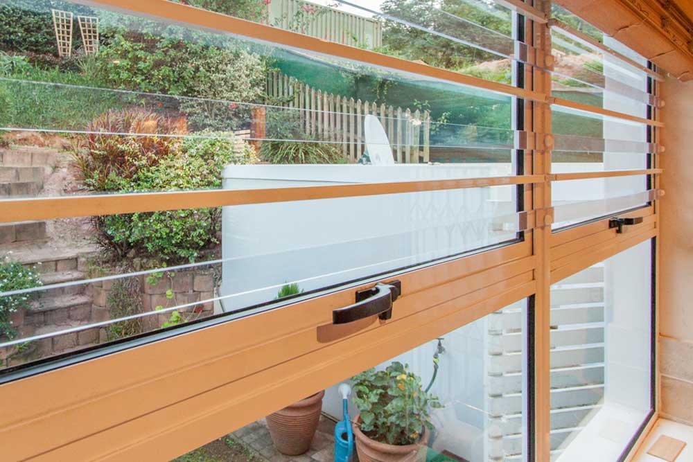 Primate-proof windows: will mesh screens stop baboons now