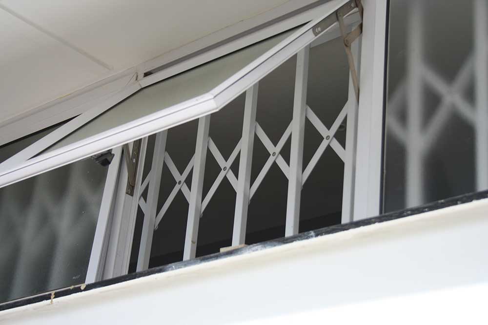 Retractable Windows & Fixtures | Flexible Window Security - Wonder Bars