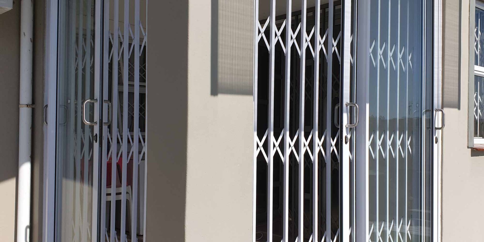 Retractable Window Security: Do Trellis Fixtures Work?